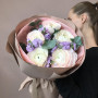 Букет из розовых ранункулюсов и сиреневой матиолы фото 2